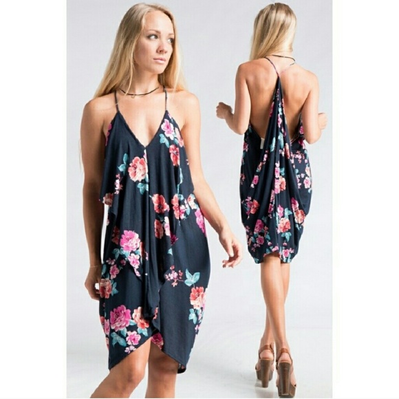 Adrienne Nicoles Dresses & Skirts - 🔥Floral print ruffle front dress